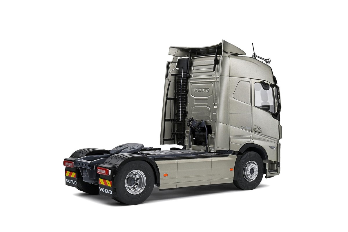 Revell Volvo FH-16 プラモデル 1:24 ↔25,6cm Revell Volvo FH-16 プラモデル 1:24 ↔25,6cm