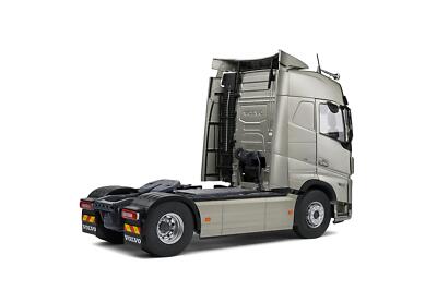 Revell Volvo FH-16 プラモデル 1:24 ↔25,6cm 1:24 Volvo FH16 Globetrotter XL 2021 Semi Truck -- Nordic