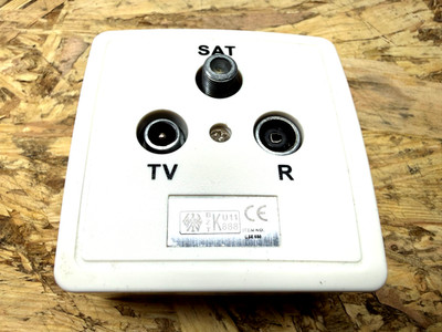 VIALUNA DSE 650 / (1 dB), 3-fach Antennen-Enddose SAT / TV / Radio