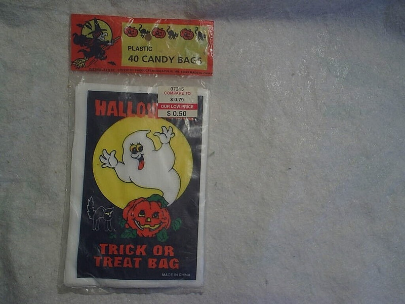 40 HALLOWEEN TRICK OR TREAT PLASTIC BAGS SEALED,Ghost,Wicked Witch,Black Cat,Bat