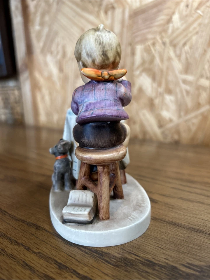 “Little Bookkeeper” #305 MÖLLER Hummel Goebel TMK4 niño lectura terrier perro Foto 3 de 4