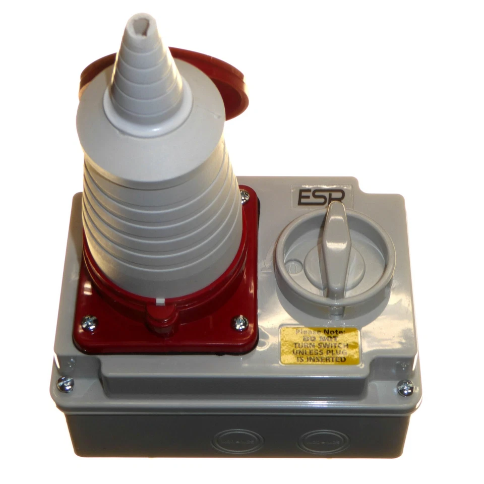 32A Interlocked Switched Socket and 32 Amp Plug 5 Pin 380 - 415v 3P+N+E IP44  - Image 2 of 4