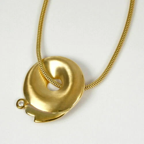 Autres colliers et pendentifs de joaillerie en or jaune