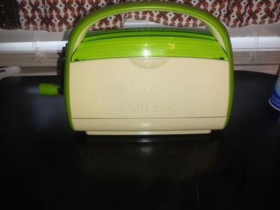 Cricut Cuttlebug Die Cutting Embossing Machine Manual Crank Crafter NICE