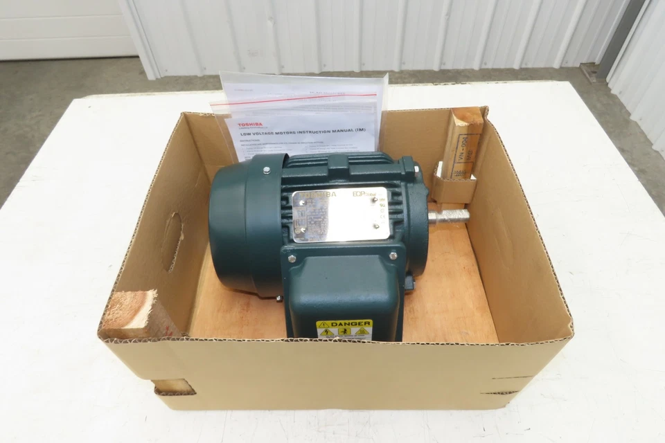 Toshiba EQP Global AC Motor 1Hp 1765 RPM 230/460V 3PH 56 Frame 0014SDSR41H-P - Image 1 of 4