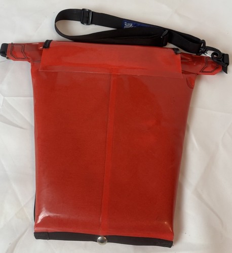 Watershed Grid Tablet Trockentasche rot mit Gurt Untertauchen bis zu 300 Fuß - Bild 2 von 7