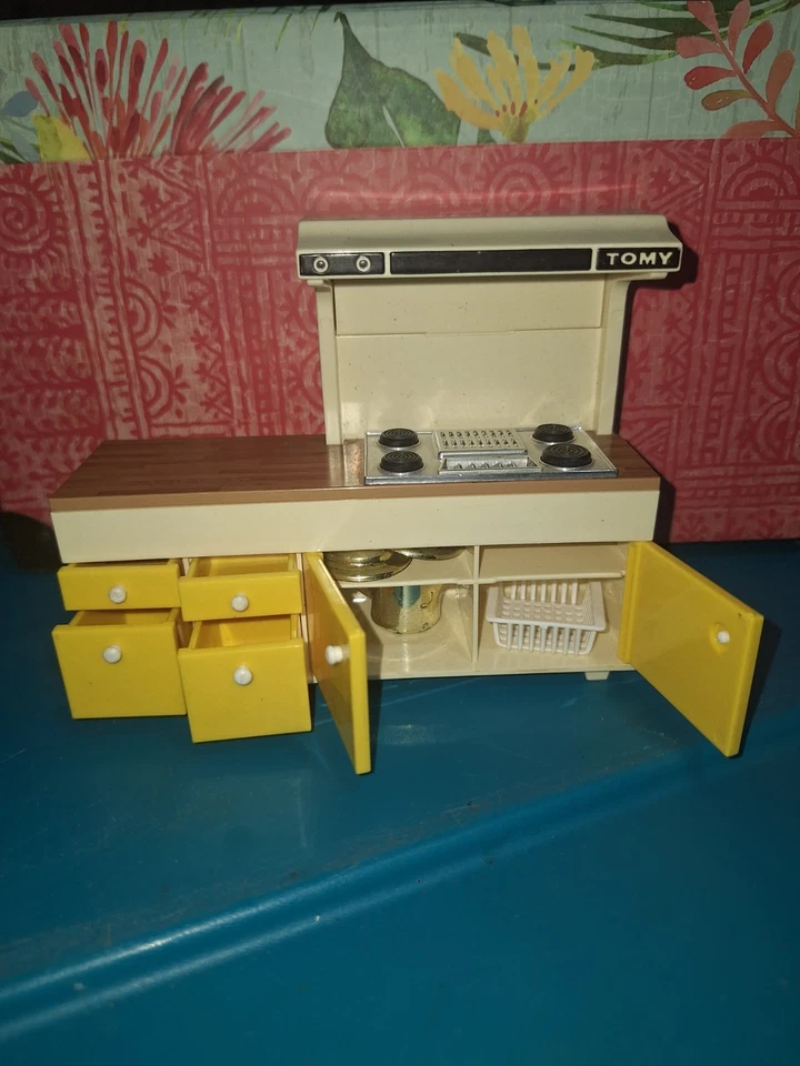 Vintage 1980’s Tomy Dollhouse Furniture, Kitchen Set Three Pieces - Image 4 of 4