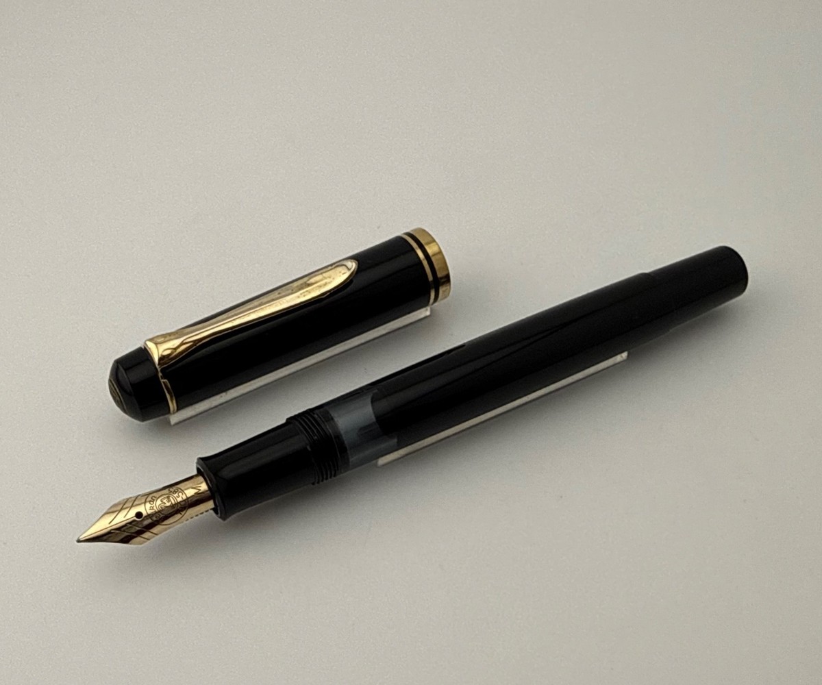Vintage Pelikan M250 Old Style Black Gold Plated Fountain Pen 14K