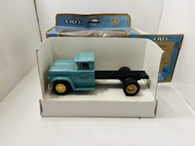 Ertl Classic Vehicles Maßstab 1:43 #2628 Chevy Cab - blau - originalverpackt