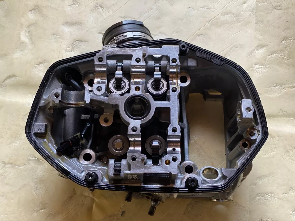 BMW K50 K51 R1200GS R1250GS Left Engine Cylinder Head 11128393757 