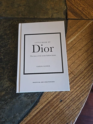 Petit livre de Dior : groupe éditions Welbeck quantité limitée x 1