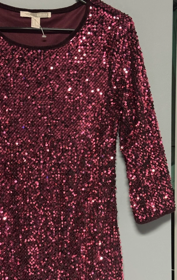 Forever 21 Contemporary Women’s Sequence Dress Size Medium Burgundy/Wine Party - Image 4 of 4