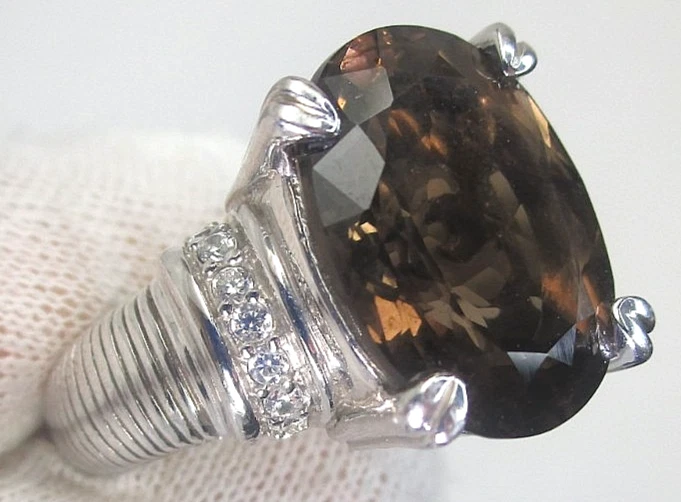 Anillo Judith Ripka Plata de Ley y Cuarzo Ahumado Talla 6 con Circonita Cúbica Foto 3 de 4