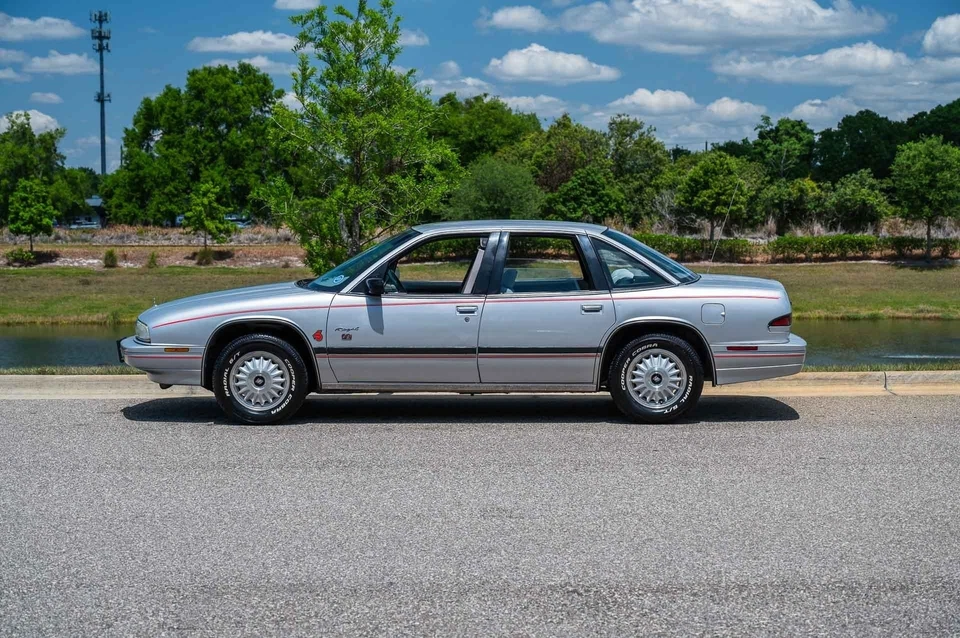 Sedã Buick Regal 1992 4 portas - Imagem 2 de 4