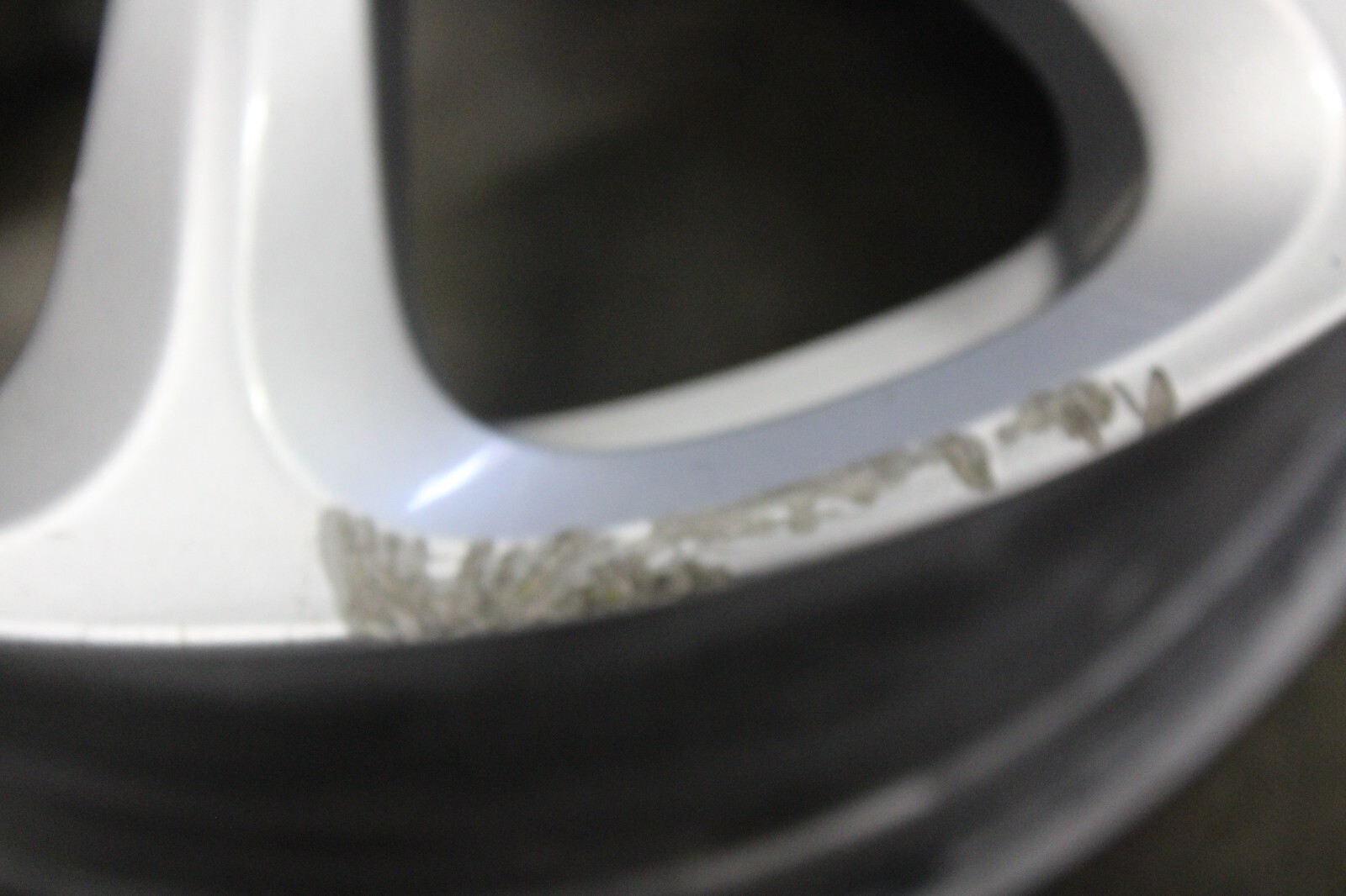 Maserati Quattroporte, Rear Wheel, Curb Rash, Used, P/N 82380806
