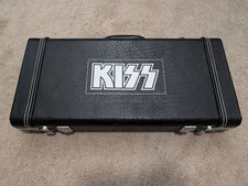 The Definitive KISS Collection  2001 - 5 CD Box Set Guitar Case w/Book And Keys