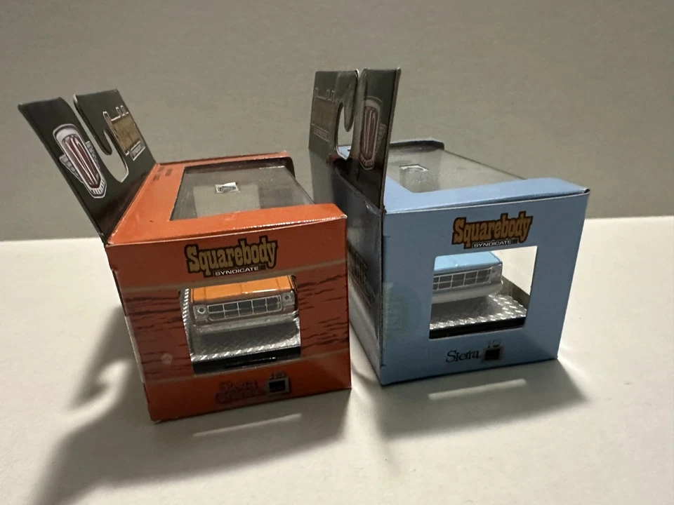 M2 Machines Squarebody Syndicate 1977 & 1978 GMC Sierra Grande 15 Pickup Set - Image 4 of 4