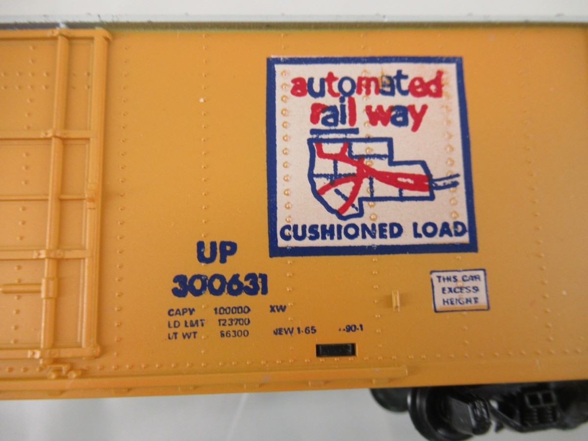 UK！ HO Tyco Union Pacific 62' Hi-Cube Double Door Box Car