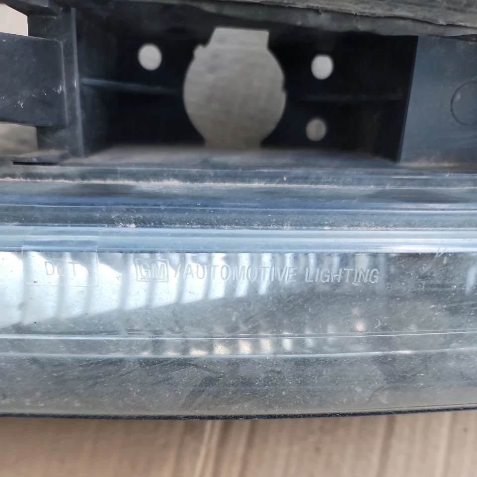 2002-2009 CHEVROLET Trailblazer SS front left driver headlight - Image 3 of 3