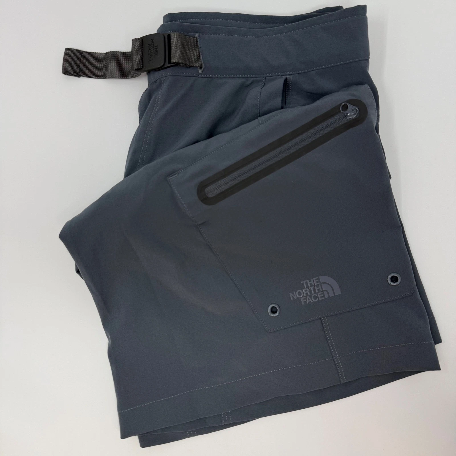 The North Face Mens Gray Zip Pocket Cargo Shorts Size 30 Outdoor Hiking