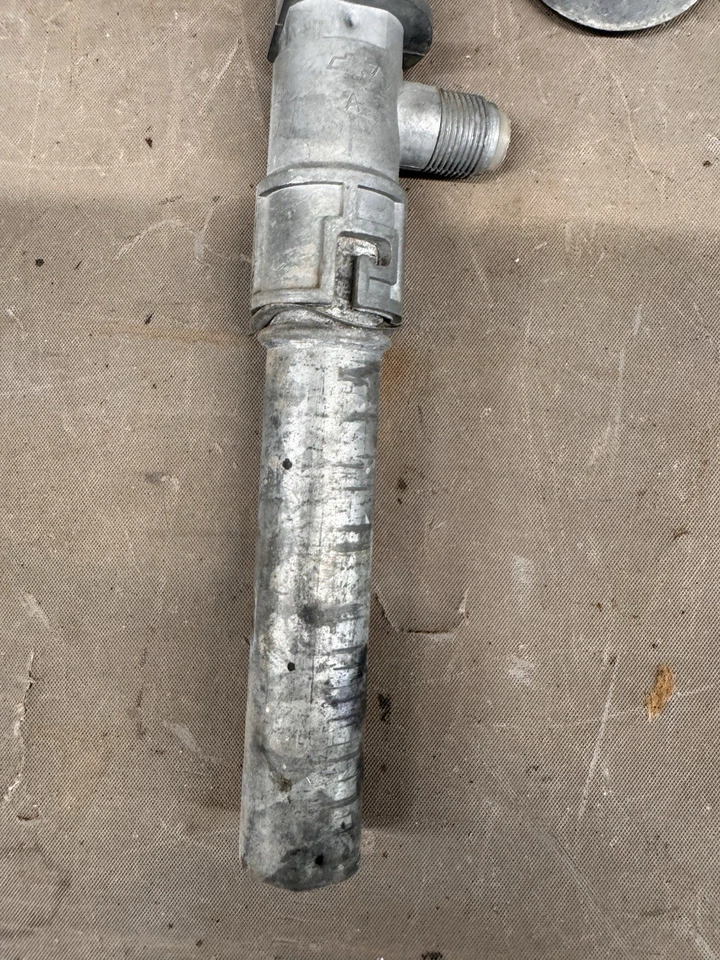 1961 - 1964 雪佛兰 Impala Belair 收音机天线底座 25 美分 1/4 面板安装挡泥板 — 第 4/4 张图片