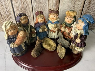 Vintage Treasured Times Holiday 10-Piece Hand-Painted Nativity Set w/ Wood Base