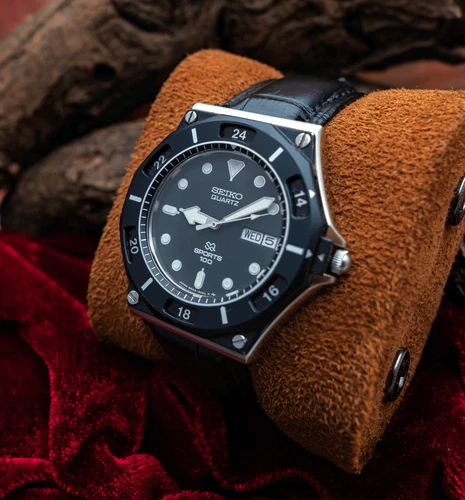 Seiko SQ Sports 100 24hr Vintage Diver 1983 Black dial Ultra Rare JDM 6923-6000