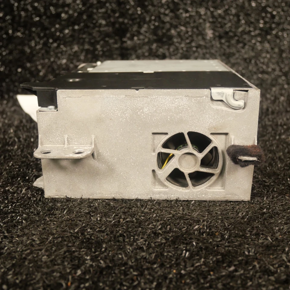 Unidad principal de satélite receptor de radio MERCEDES CLA250 A2479001310 2020 2022 OEM Foto 3 de 4