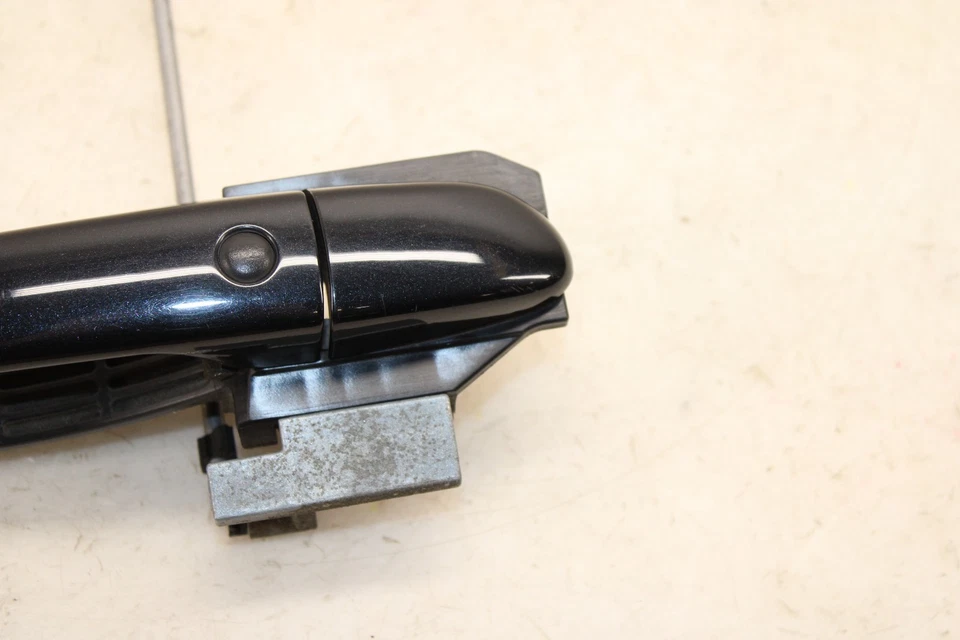 Manija de puerta exterior derecha Mazda MX-5 Miata 2016-2025 (41 W) OEM MV22 Foto 4 de 4