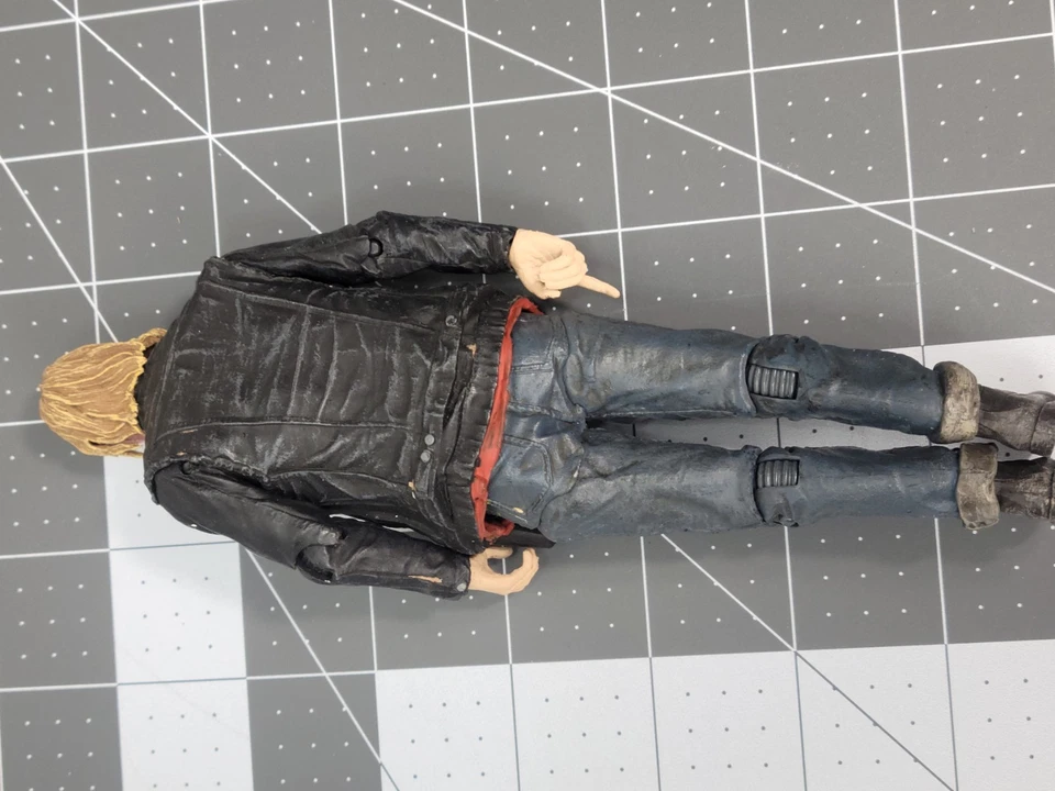 7-дюймовая экшн-фигурка Дуайта из The Walking Dead No31 McFarlane Resin Daryl Burnt Face - Изображение 4 из 4