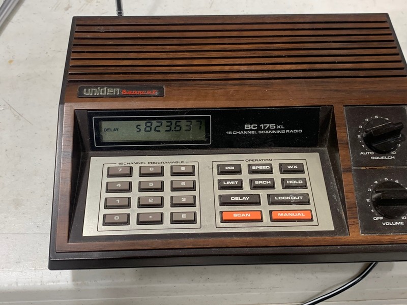 Uniden Bearcat BC-175XL 16 Channel Scanner Radio Vintage Woodgrain Tested works 