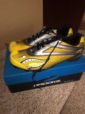 BROOKS Surge MD track shoes spikes running shark fighter pilot jet Size 10