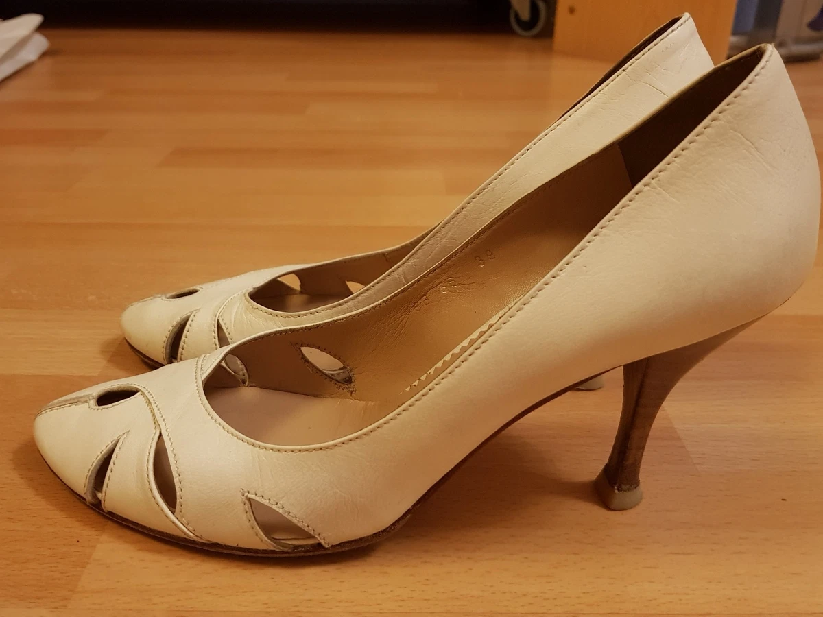 White leather hotsell kitten heel shoes