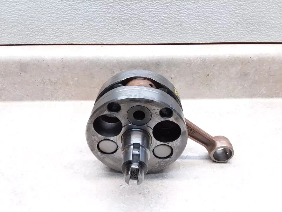 Conjunto de manivela y varilla de cigüeñal motor Yamaha DT250 Enduro DT 250 1975 de colección PJ-5 Foto 4 de 4