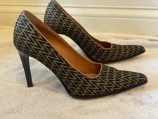 Vintage Mario Valentino V Logo Pumps Size 9