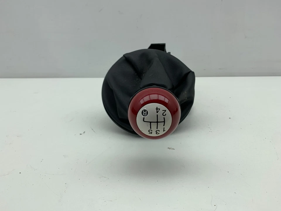 FIAT 500 1.2 PETROL 5 SPEED MANUAL GEAR STICK SELECTOR RED KNOB 50292870 - Image 3 of 4