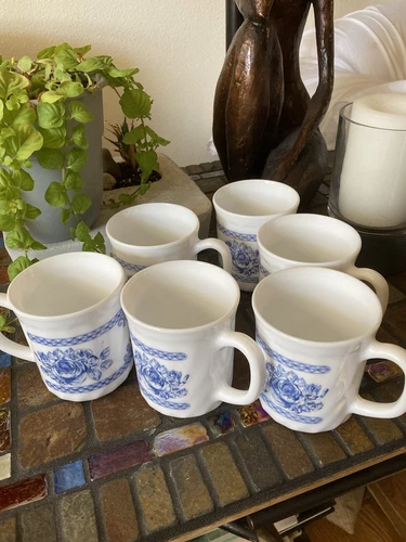 (6) vintage arcopal france coffee/tea mugs 3 1/2” Blue & White Honorine pattern