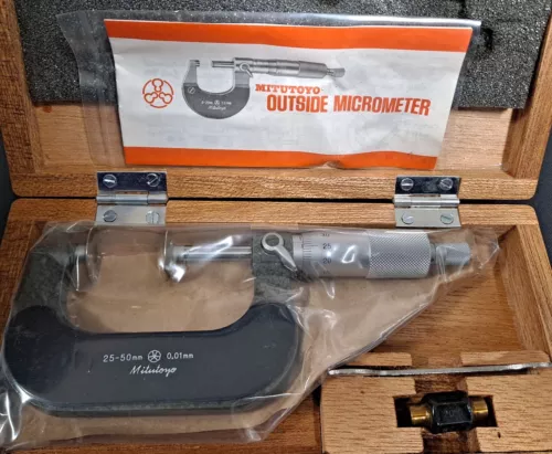 Mitutoyo Micrometer 123-102A  25-50mm 0.01mm W/ Wood Case
