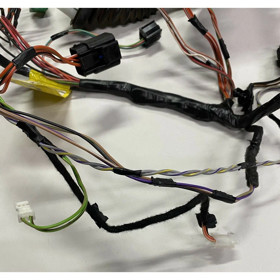 2011 CHRYSLER TOWN & COUNTRY Left Front Door Wire Harness 68139493AA - Image 3 of 4