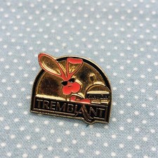 Vtg Tremblant Ski Resort Souvenir Lapel Pin w/ Energizer Bunny Advertising Promo