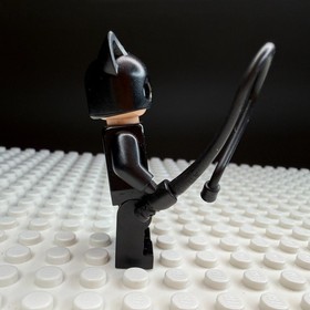 LEGO Catwoman Purple Lips Minifig sh006 DC Super Heroes Batman 6858 w/whip 