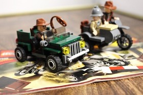 Lego Indiana Jones Jungle Cruiser and Motorcycle Chase - NICE CONDITION.