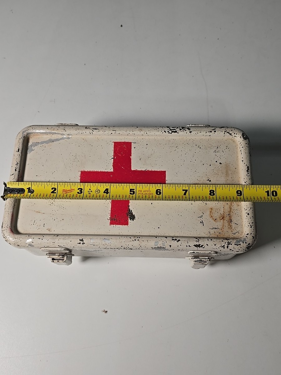 Vintage US Army Arrow Model 9-129-920 Metal First Aid Kit Box
