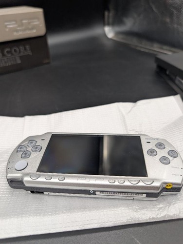 PSP 2000 Crisis Core Final Fantasy VII Limited Edition Console Collectible Rare - Picture 8 of 11