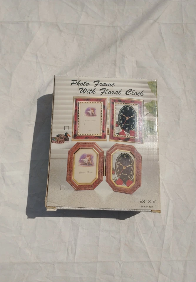Club Orleans Folding Picture Photo Frame with Clock 3.5"x5" Glass Lens Battery's - Image 3 of 4