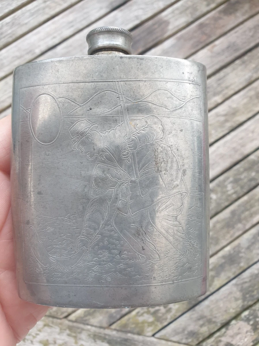 Vintage Français Boîte de pêche en étain chargée de matériel de pêche - France