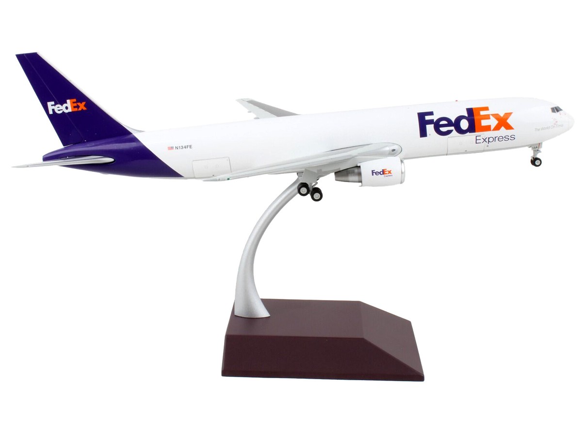 1/200 Diecast Model Airplane Boeing 767-300F Federal Express