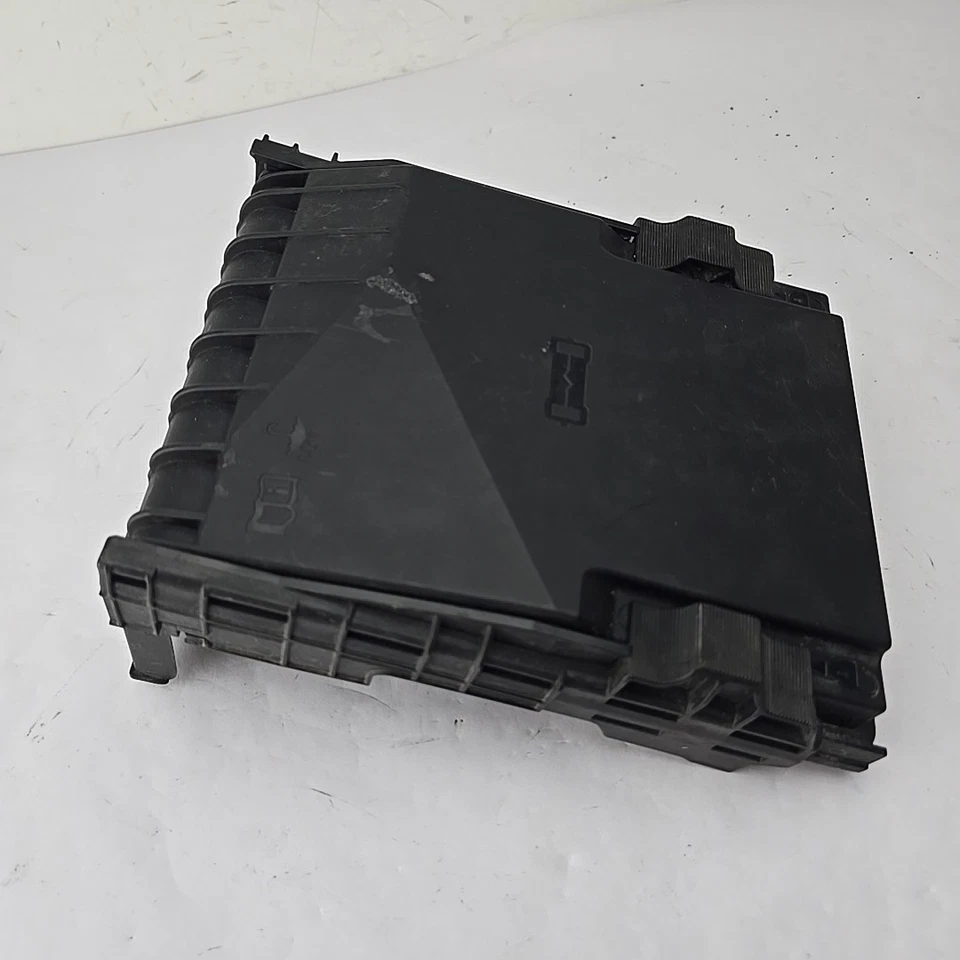 VOLKSWAGEN CC 2009-2017 COMPARTIMENTO DEL MOTOR CAJA RELÉ DE FUSIBLES CARCASA CUBIERTA OEM Foto 4 de 4