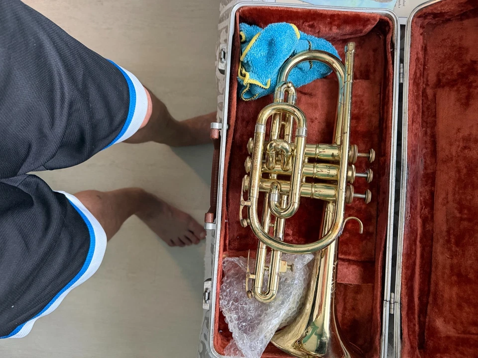 Vintage OLDS Ambassador Bb Cornet Gold Lacquer Brass Instrument with Hard Case - Image 2 of 4