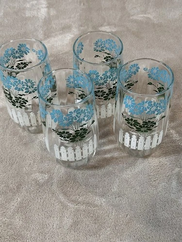 Vintage Anchor Hocking "Swanky Swig" tumblers white picket fence design.